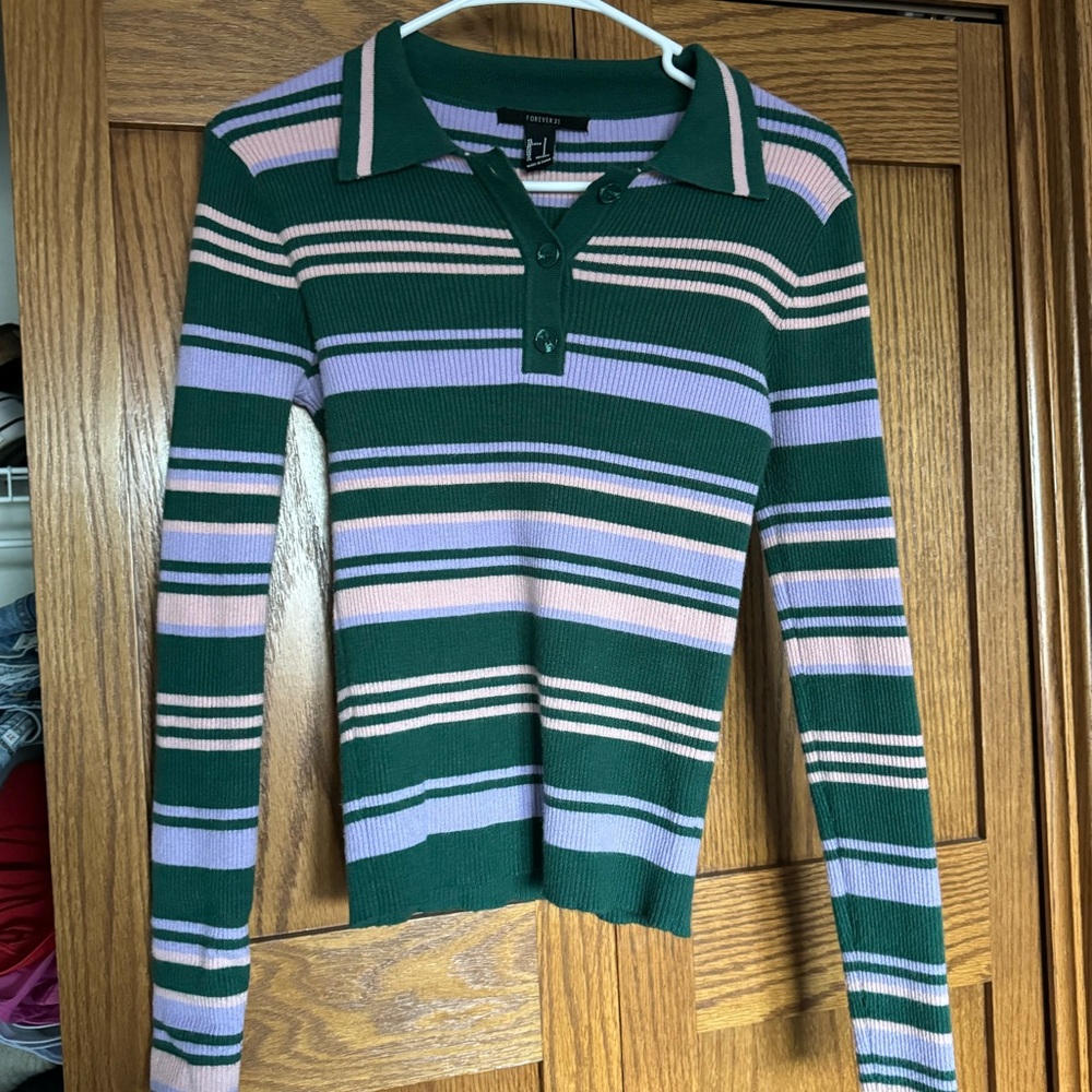 Small forever 21 sweater top